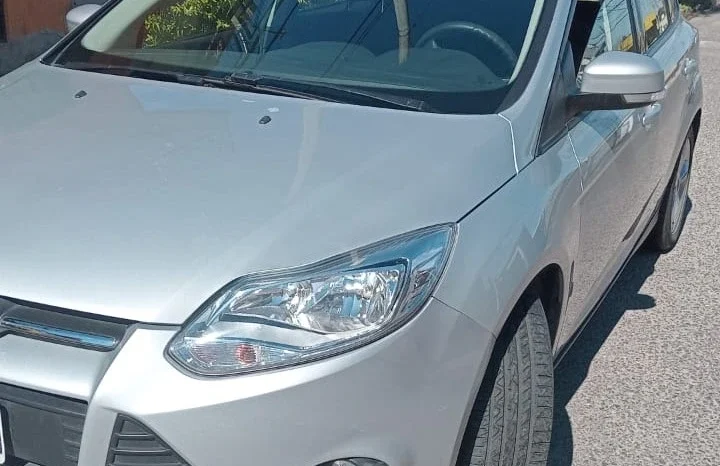 
FORD FOCUS 5P 1.6L N MT S 2015 completo									