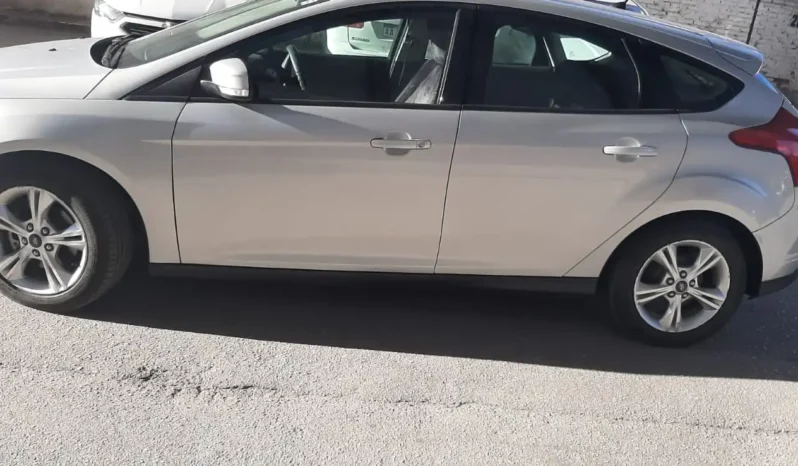 
FORD FOCUS 5P 1.6L N MT S 2015 completo									