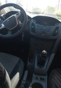 
FORD FOCUS 5P 1.6L N MT S 2015 completo									