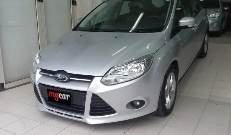 
FORD FOCUS 5P 1.6L N MT S 2015 completo									
