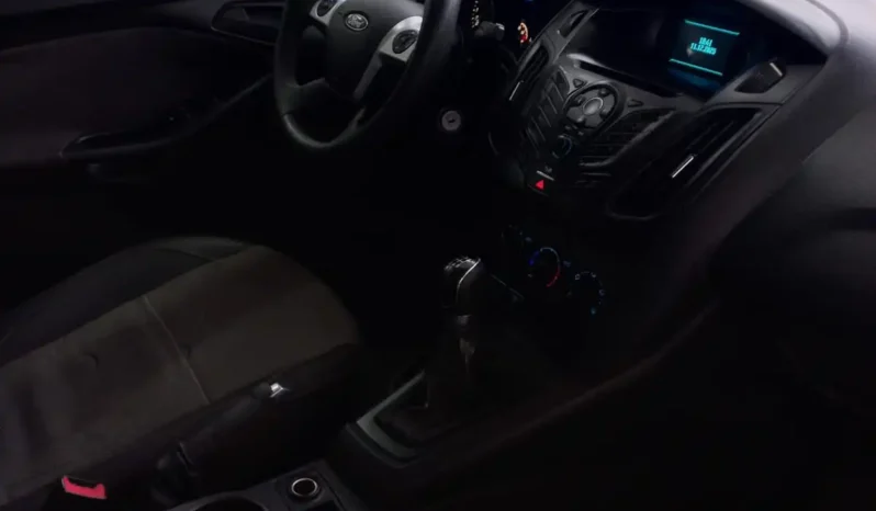 
FORD FOCUS 5P 1.6L N MT S 2015 completo									