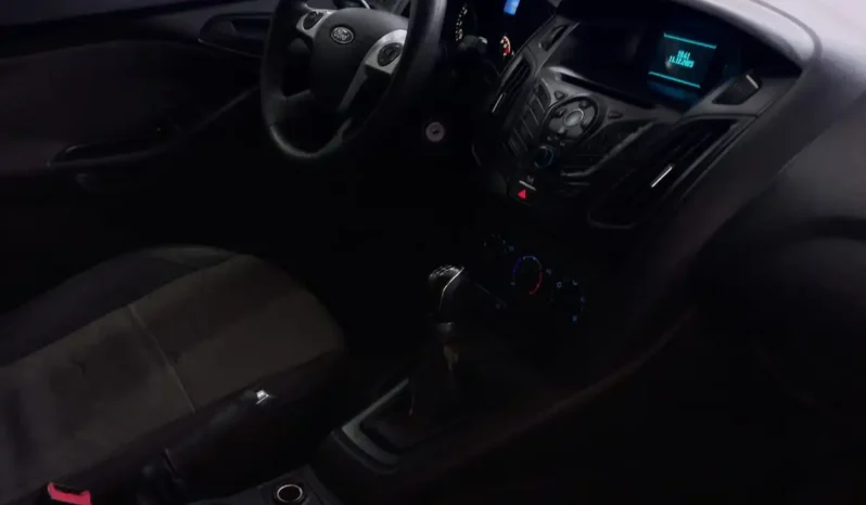
FORD FOCUS 5P 1.6L N MT S 2015 completo									