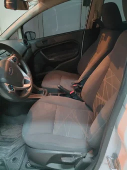 
Ford Fiesta Kinetic 1.6L S Plus completo									