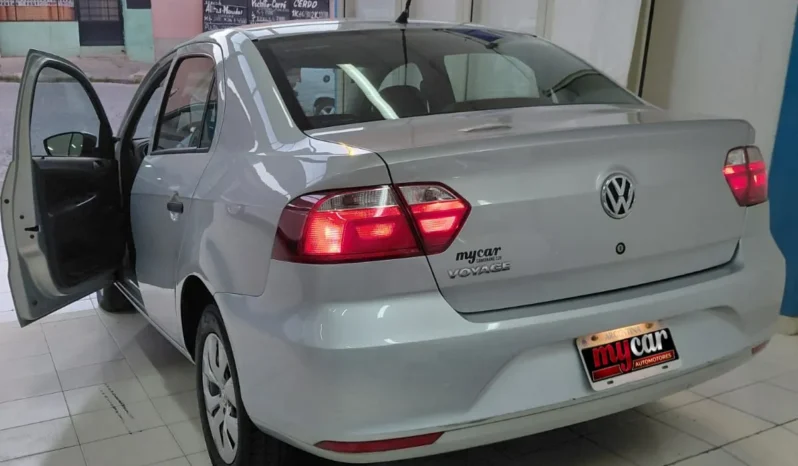 
Volkswagen Voyage 2015 completo									